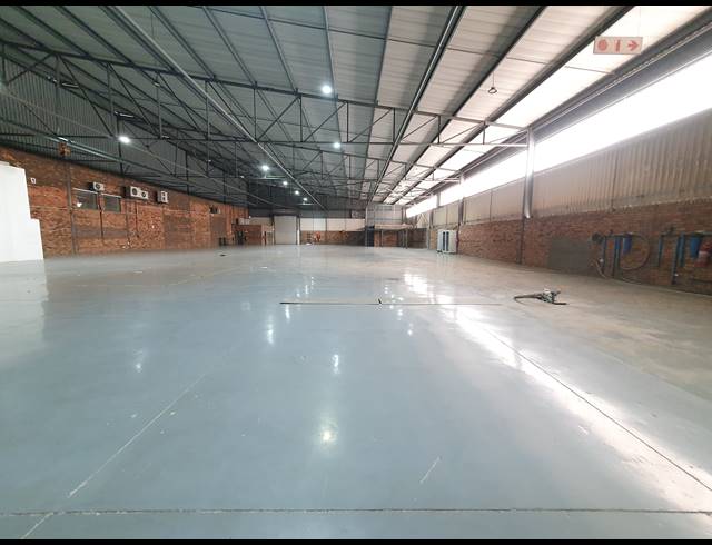 2,805M² WAREHOUSE FOR SALE IN ORMONDE